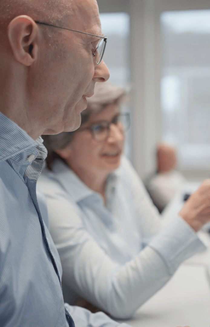 advisory_vertical_picture